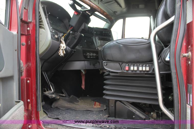 image for item G4454 1997 Kenworth T2000 semi truck