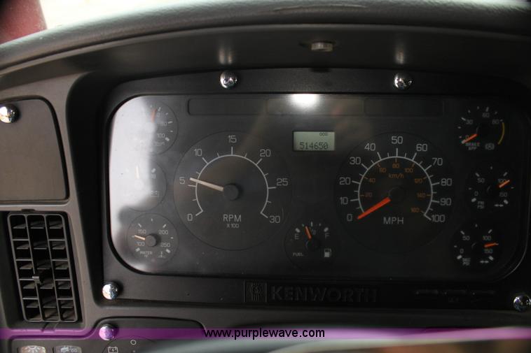 image for item G4454 1997 Kenworth T2000 semi truck