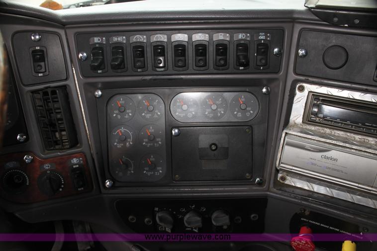 image for item G4454 1997 Kenworth T2000 semi truck