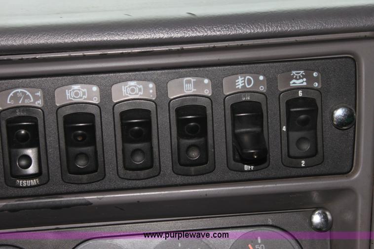 image for item G4454 1997 Kenworth T2000 semi truck