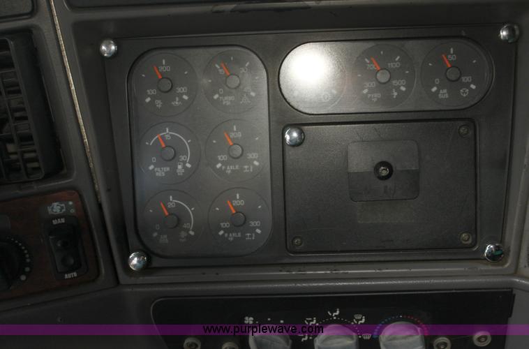 image for item G4454 1997 Kenworth T2000 semi truck