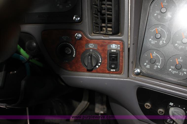 image for item G4454 1997 Kenworth T2000 semi truck