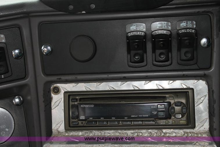 image for item G4454 1997 Kenworth T2000 semi truck