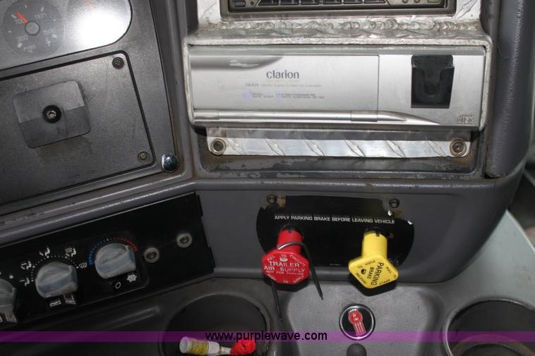 image for item G4454 1997 Kenworth T2000 semi truck