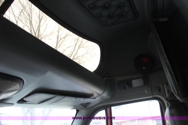 image for item G4454 1997 Kenworth T2000 semi truck