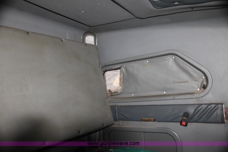 image for item G4454 1997 Kenworth T2000 semi truck