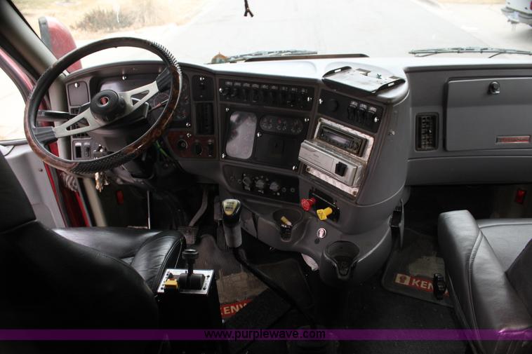 image for item G4454 1997 Kenworth T2000 semi truck