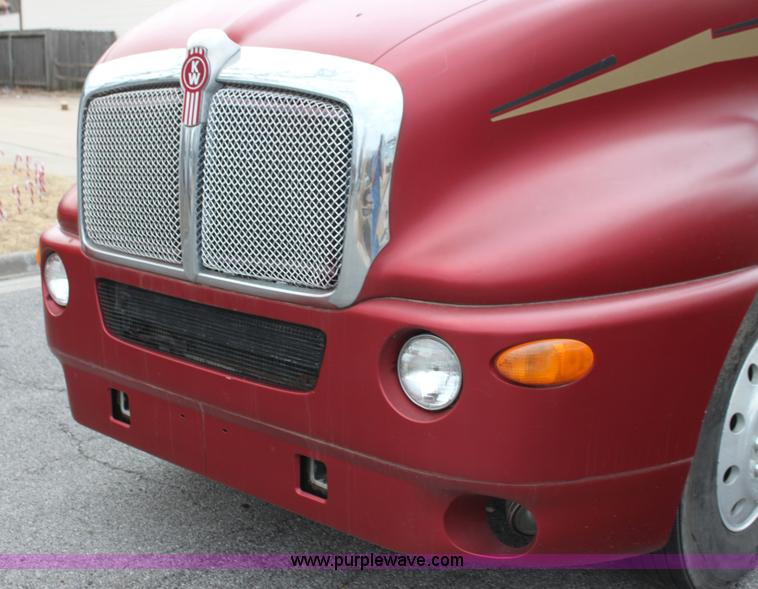 image for item G4454 1997 Kenworth T2000 semi truck