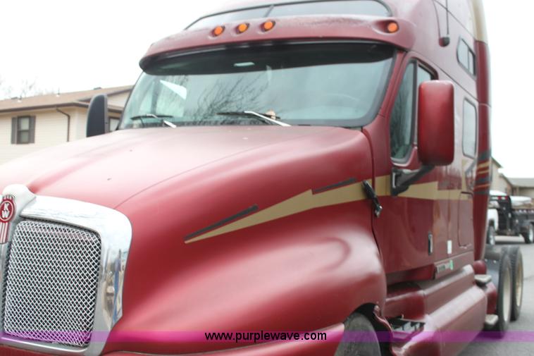 image for item G4454 1997 Kenworth T2000 semi truck