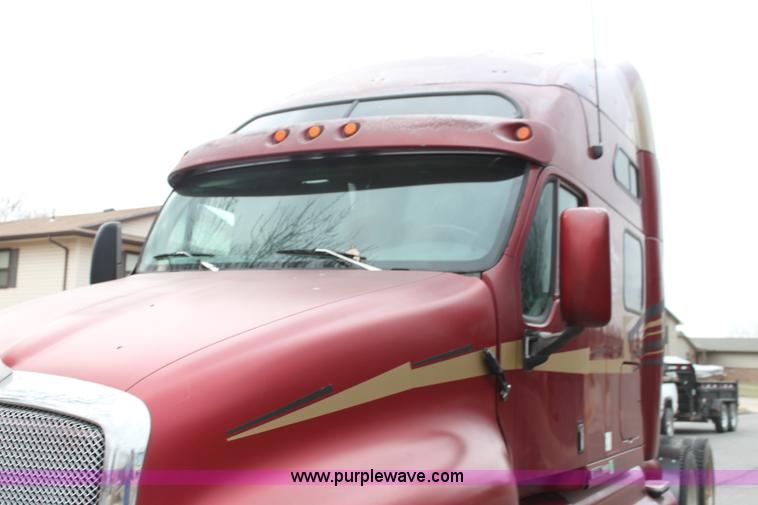 image for item G4454 1997 Kenworth T2000 semi truck