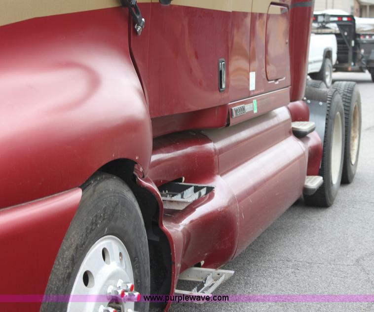 image for item G4454 1997 Kenworth T2000 semi truck