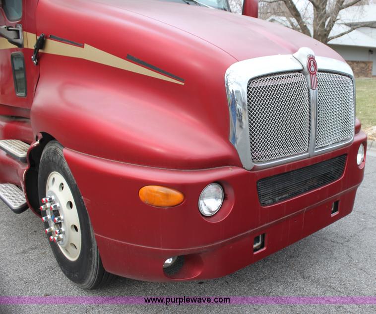 image for item G4454 1997 Kenworth T2000 semi truck