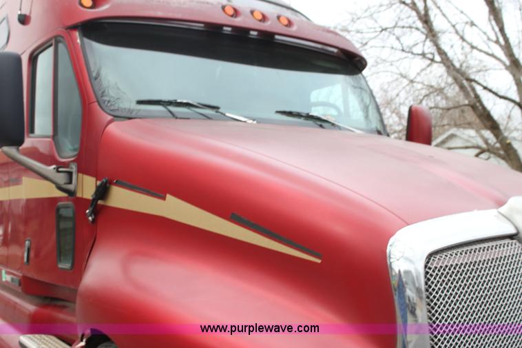 image for item G4454 1997 Kenworth T2000 semi truck