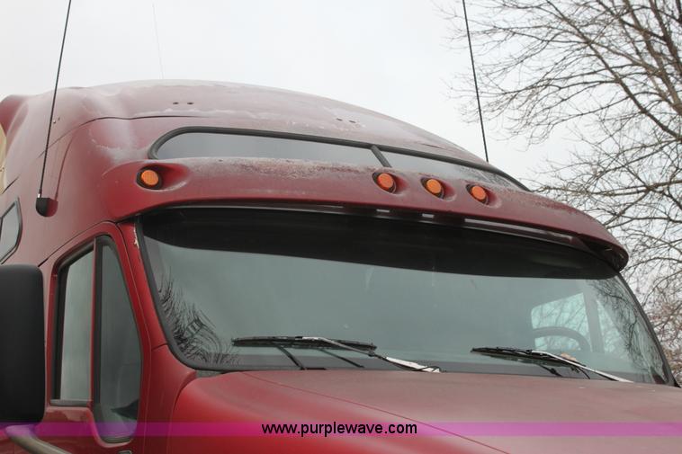 image for item G4454 1997 Kenworth T2000 semi truck