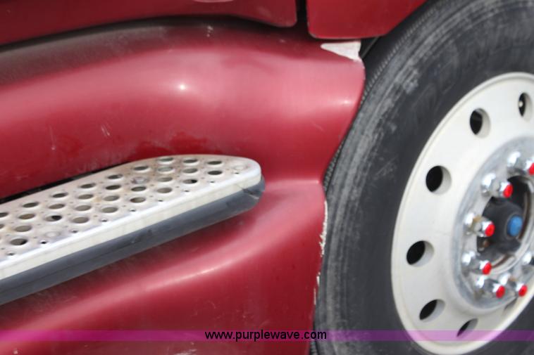 image for item G4454 1997 Kenworth T2000 semi truck