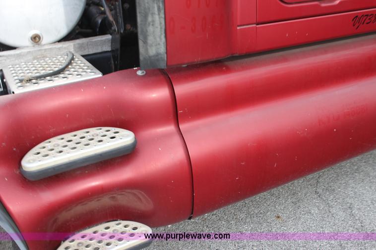 image for item G4454 1997 Kenworth T2000 semi truck