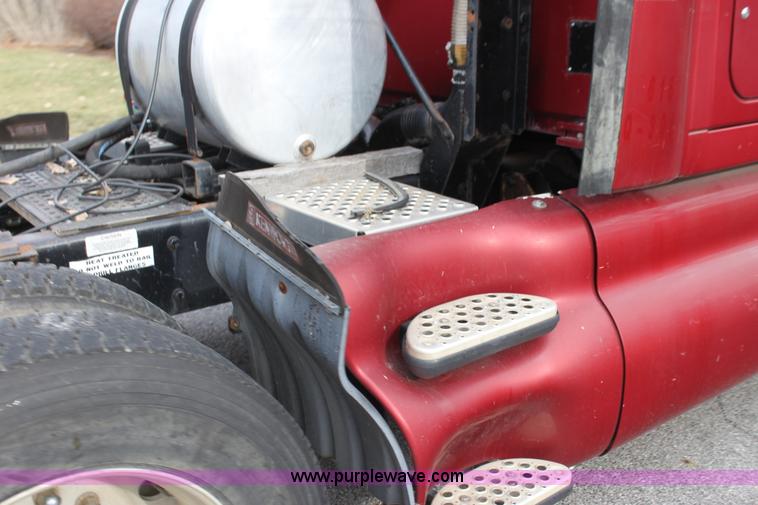 image for item G4454 1997 Kenworth T2000 semi truck