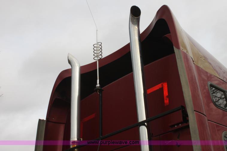 image for item G4454 1997 Kenworth T2000 semi truck