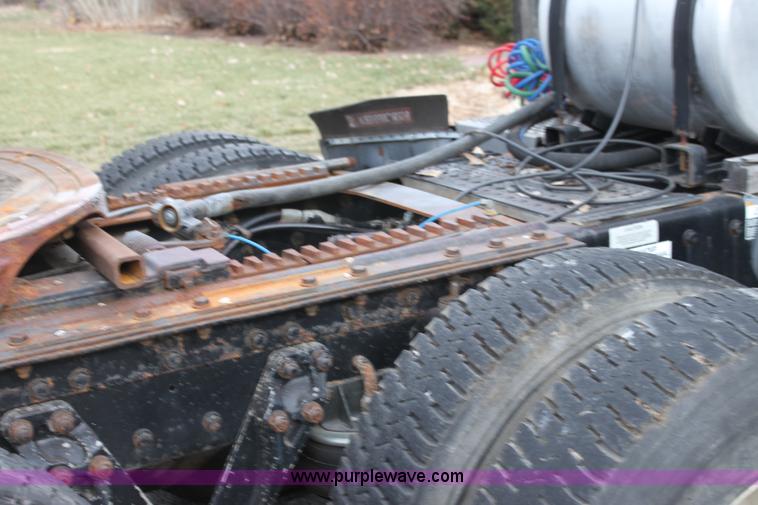 image for item G4454 1997 Kenworth T2000 semi truck