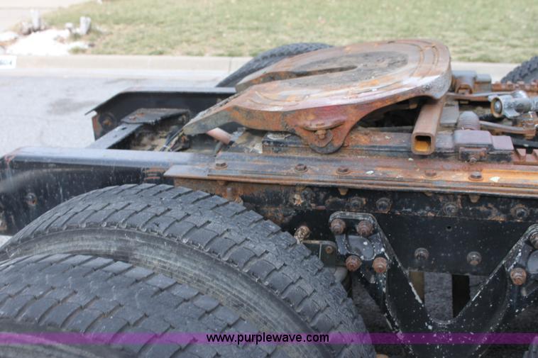 image for item G4454 1997 Kenworth T2000 semi truck