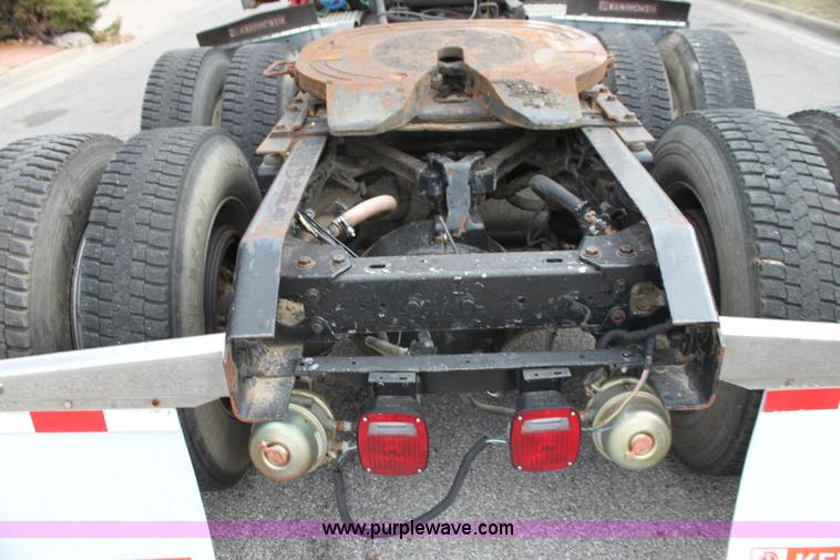 image for item G4454 1997 Kenworth T2000 semi truck