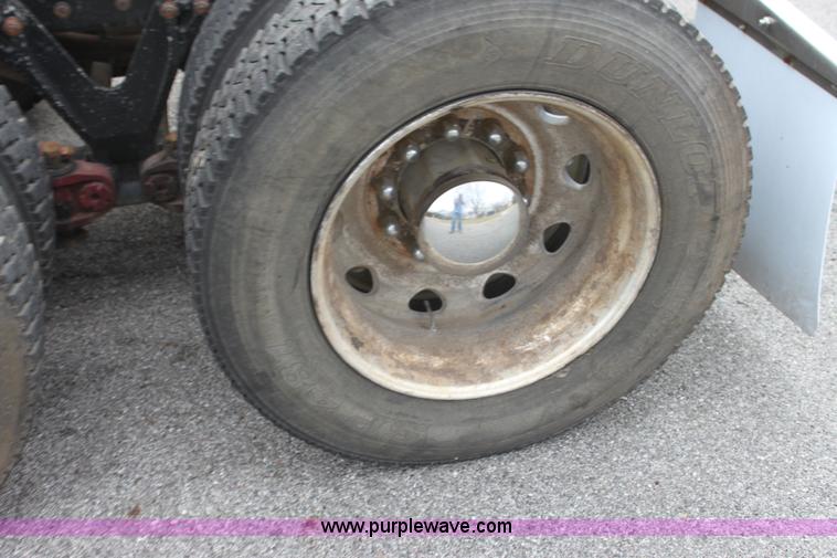 image for item G4454 1997 Kenworth T2000 semi truck