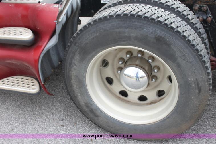 image for item G4454 1997 Kenworth T2000 semi truck