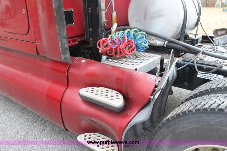 image for item G4454 1997 Kenworth T2000 semi truck