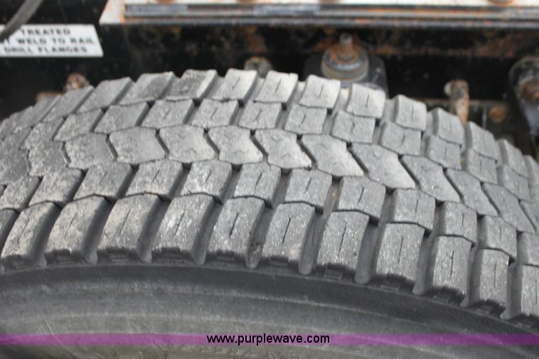 image for item G4454 1997 Kenworth T2000 semi truck