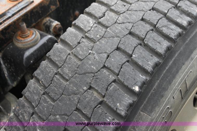 image for item G4454 1997 Kenworth T2000 semi truck