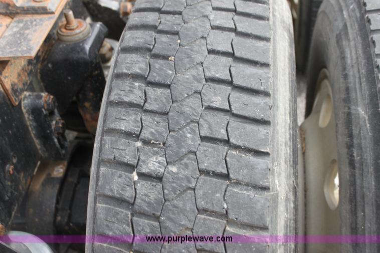 image for item G4454 1997 Kenworth T2000 semi truck