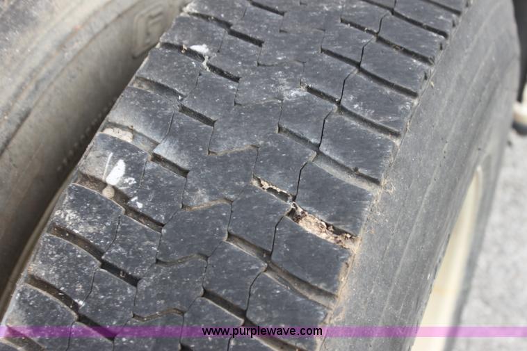 image for item G4454 1997 Kenworth T2000 semi truck