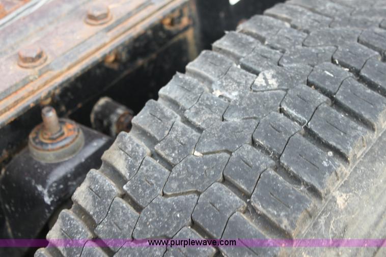 image for item G4454 1997 Kenworth T2000 semi truck