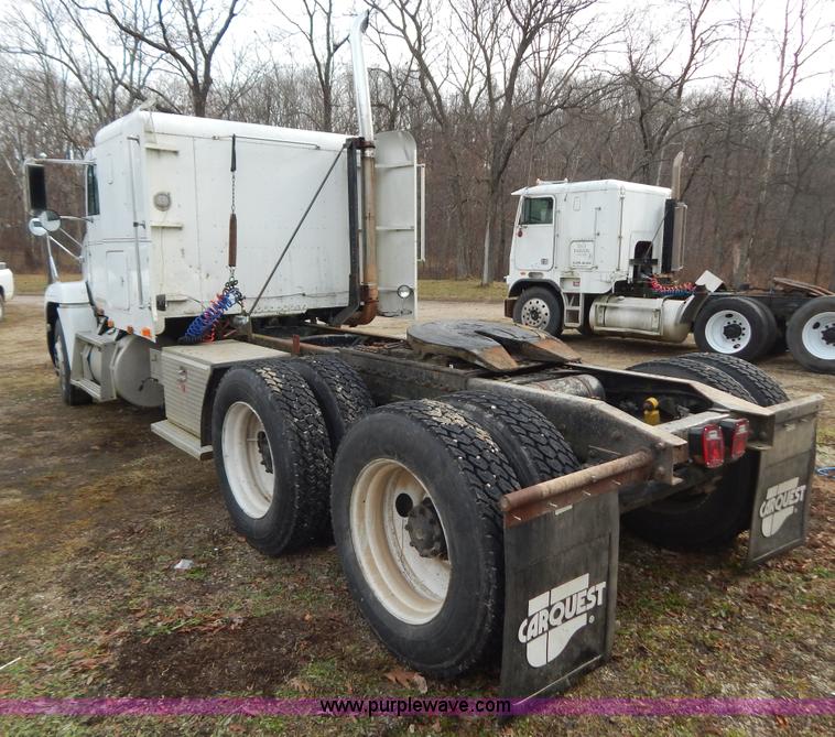 image for item H3883 1990 Freightliner FLD semi truck