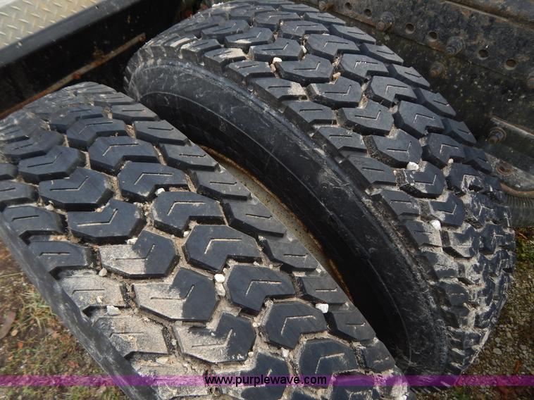 image for item H3883 1990 Freightliner FLD semi truck