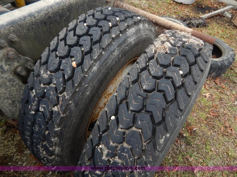 image for item H3883 1990 Freightliner FLD semi truck