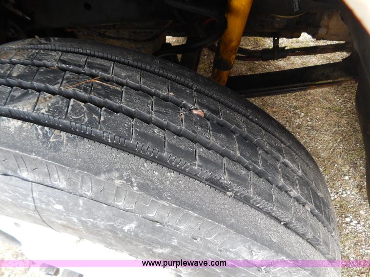 image for item H3883 1990 Freightliner FLD semi truck