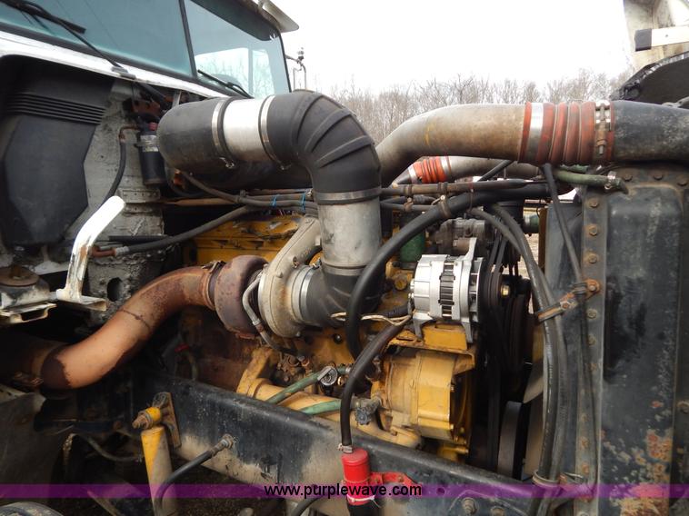 image for item H3883 1990 Freightliner FLD semi truck