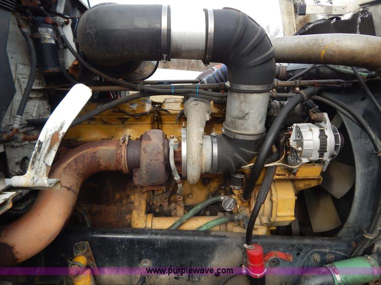 image for item H3883 1990 Freightliner FLD semi truck