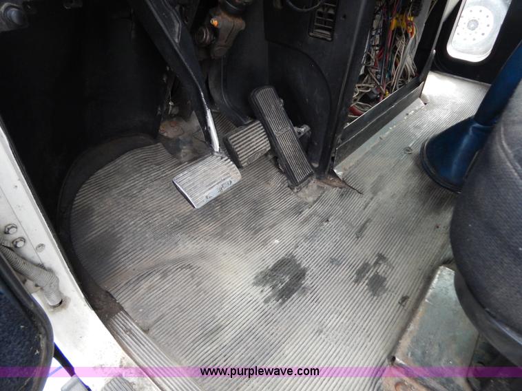 image for item H3883 1990 Freightliner FLD semi truck