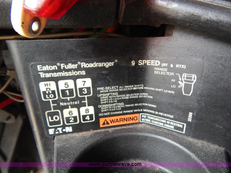 image for item H3883 1990 Freightliner FLD semi truck