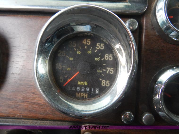 image for item H3883 1990 Freightliner FLD semi truck