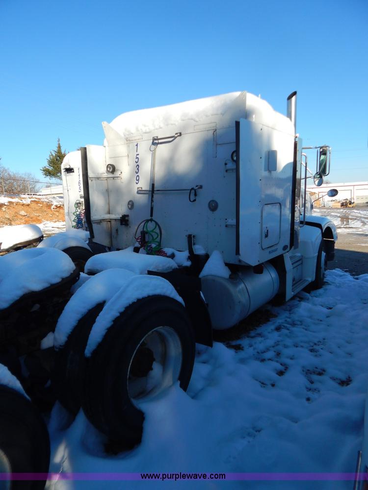 image for item H3903 1999 Peterbilt 377 semi truck