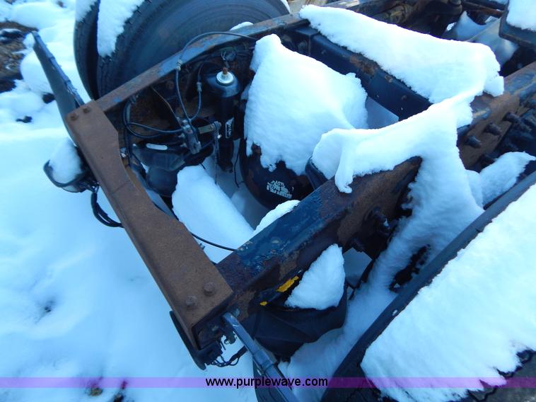 image for item H3903 1999 Peterbilt 377 semi truck