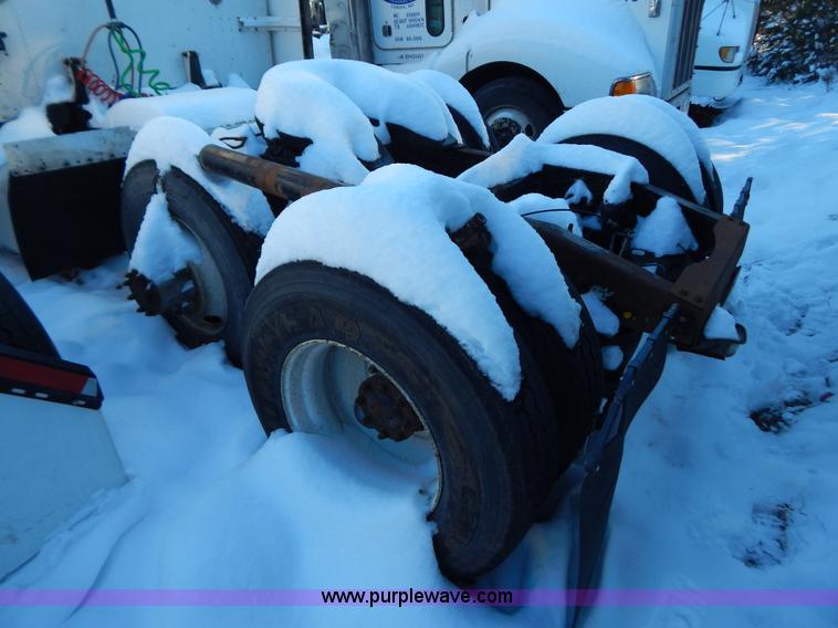 image for item H3903 1999 Peterbilt 377 semi truck