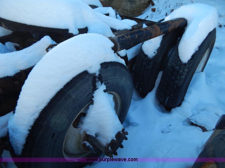 image for item H3903 1999 Peterbilt 377 semi truck