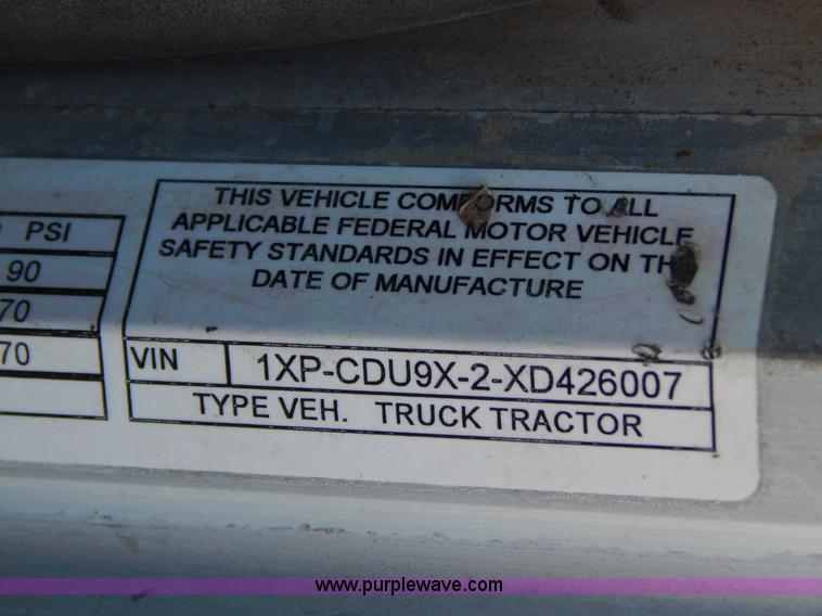 image for item H3903 1999 Peterbilt 377 semi truck