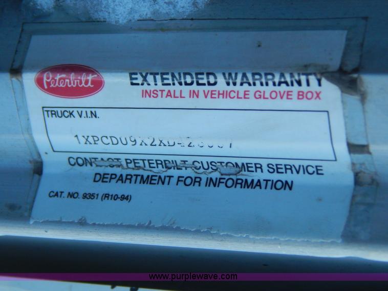 image for item H3903 1999 Peterbilt 377 semi truck