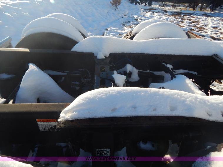 image for item H3905 2004 Freightliner Columbia semi truck