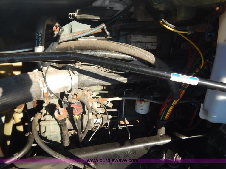 image for item H3905 2004 Freightliner Columbia semi truck